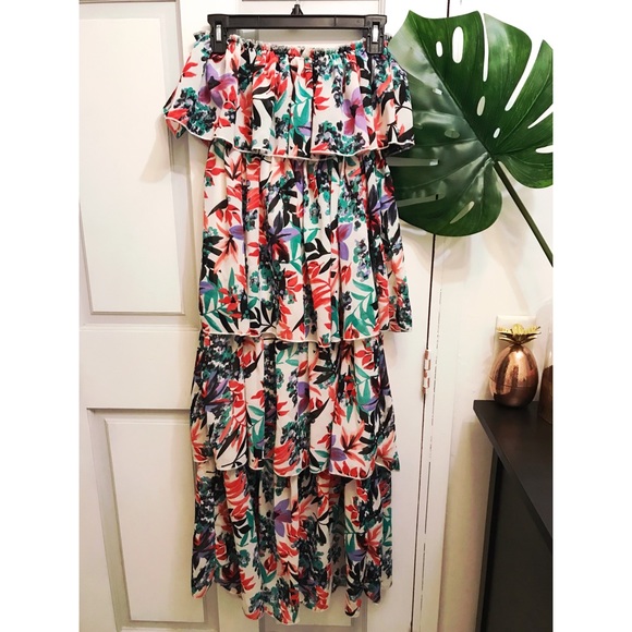 Boohoo | Dresses | Boohoo Petite Tiered Tropical Print Maxi Dress ...